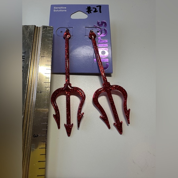 Claire's Sparkling Red Metal Pitchfork Trident Drop Earrings - Halloween 🎃 - Picture 3 of 3